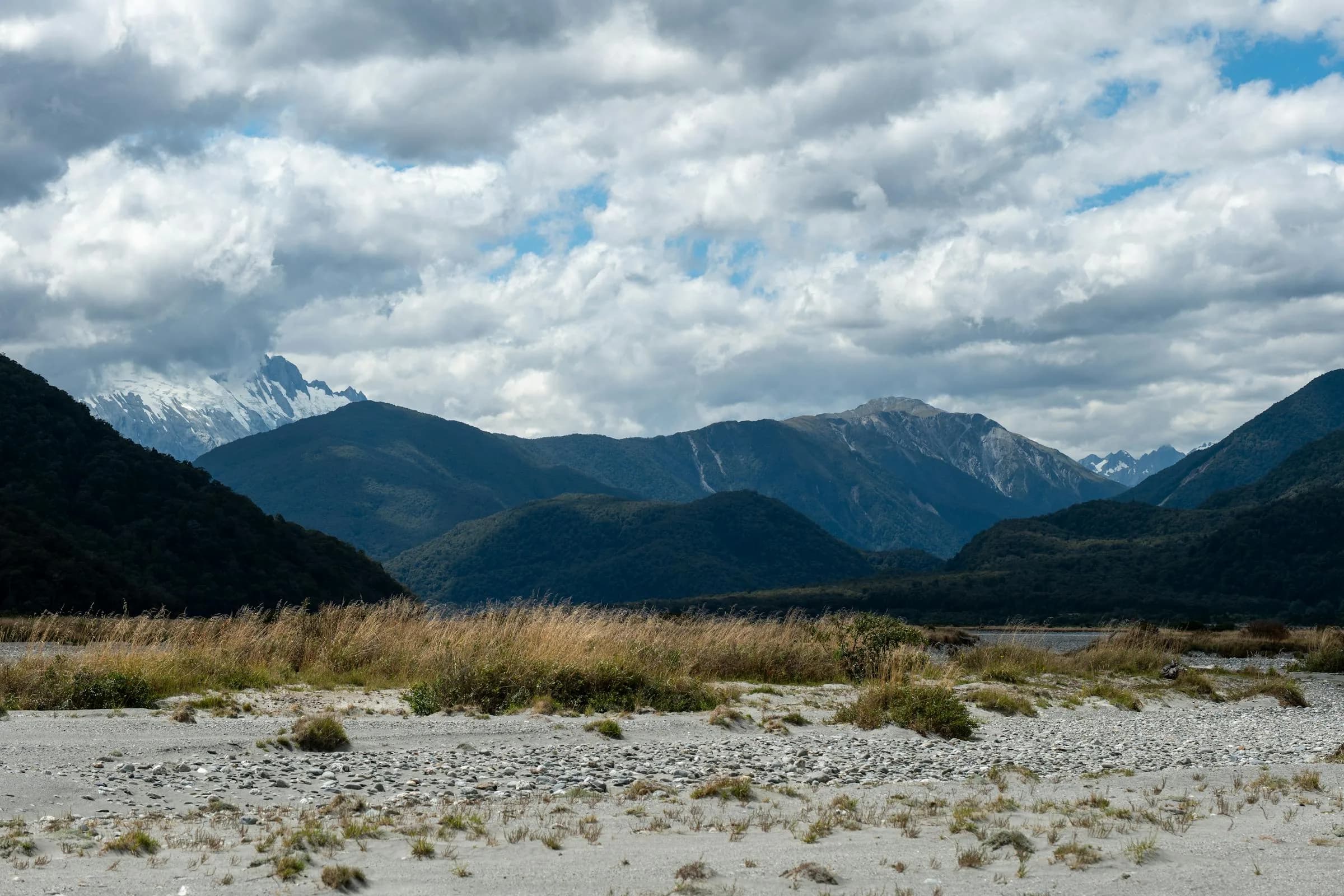 Majestic New Zealand mountains